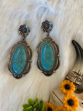 Load image into Gallery viewer, Sofia Earrings